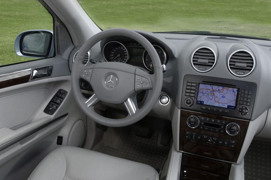 Mercedes-Benz ML-Class 2006 года  (фото 46 из 400)